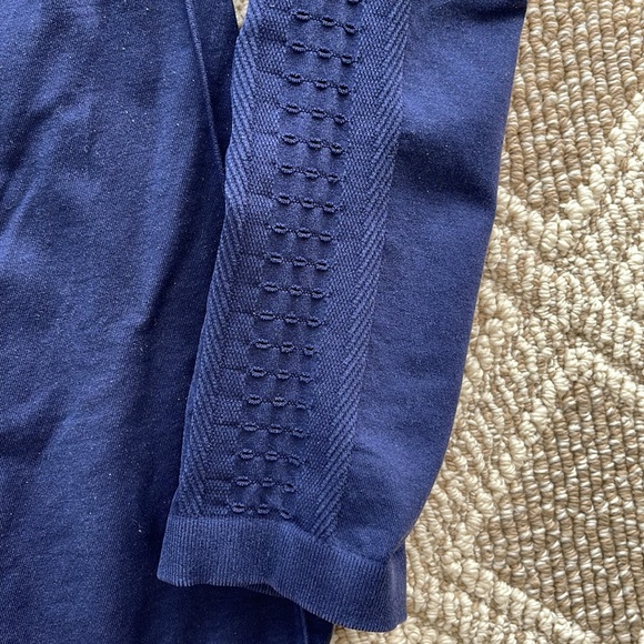 Fabletics Sync Long Sleeved Seamless Athletic Top-Washed Navy Color - Picture 4 of 6